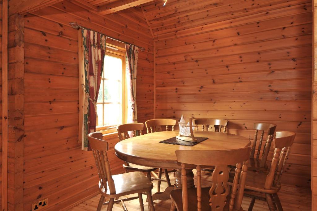 Foto sihtkohas Ardlui asuva majutusasutuse Ardlui Lochside Lodges galeriist