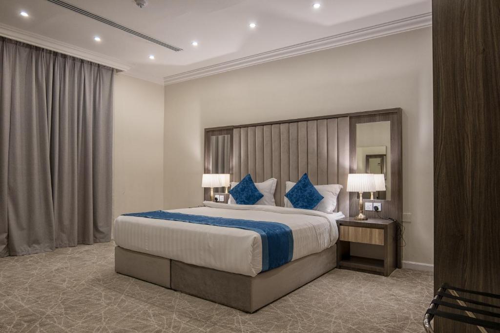 Tempat tidur dalam kamar di فندق كارم رأس تنورة - Karim Hotel Ras Tanura