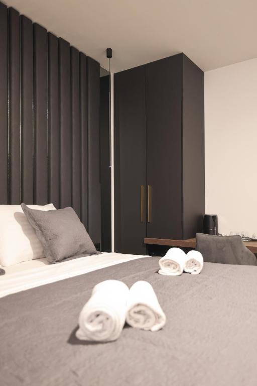 Łóżko lub łóżka w pokoju w obiekcie City Premium Rooms Old town