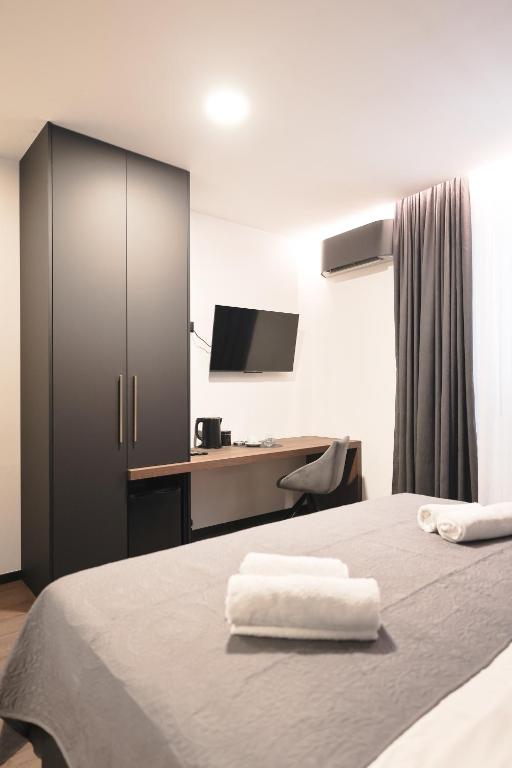 Łóżko lub łóżka w pokoju w obiekcie City Premium Rooms Old town