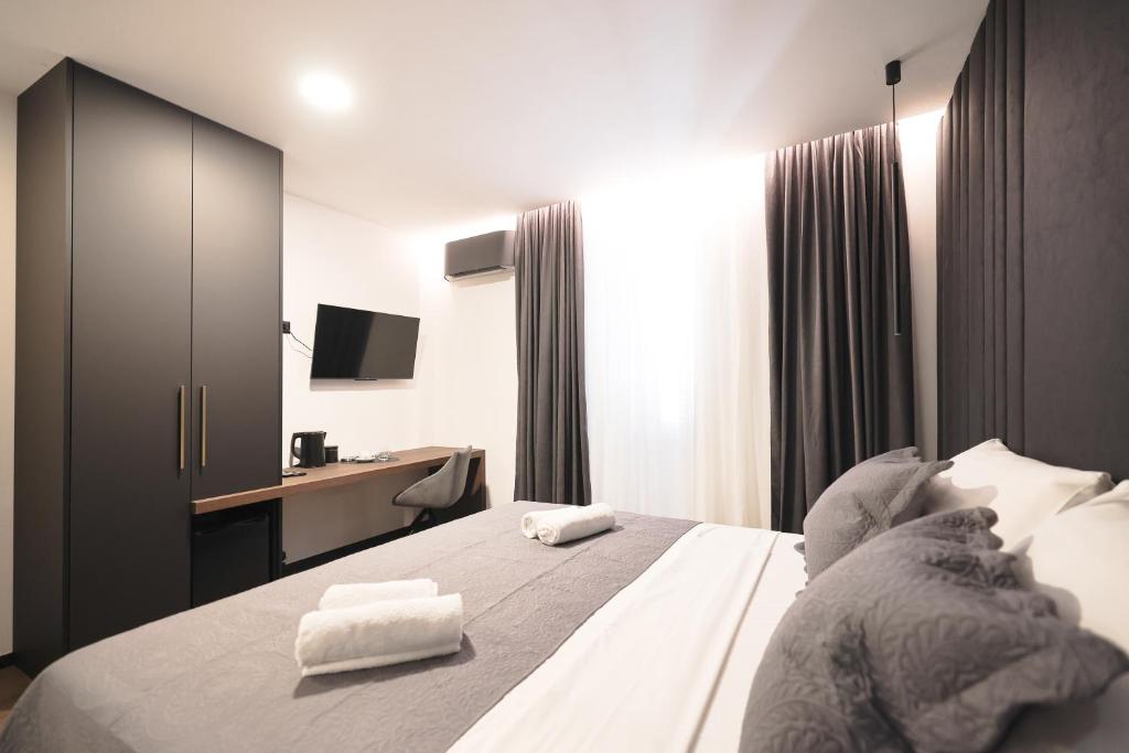 Łóżko lub łóżka w pokoju w obiekcie City Premium Rooms Old town