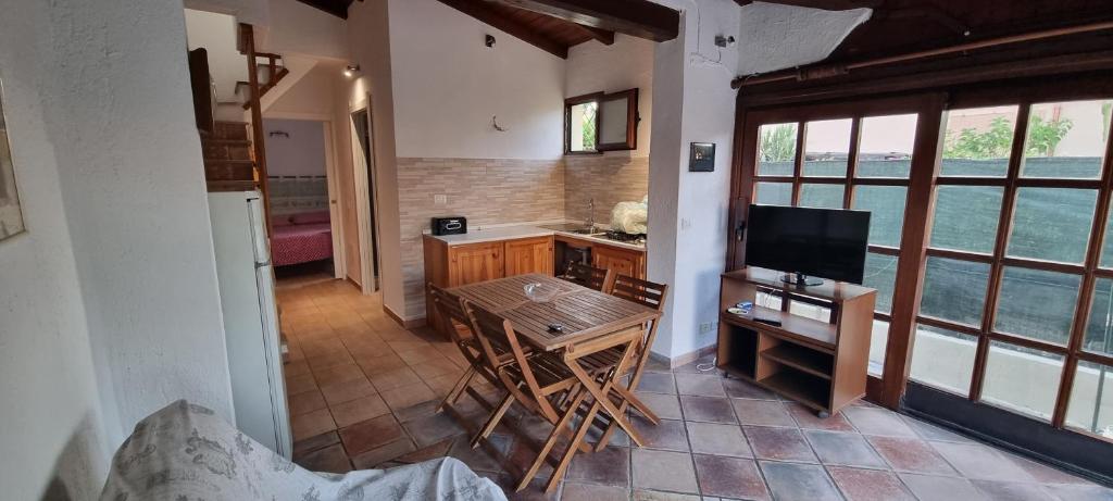 Televízia a/alebo spoločenská miestnosť v ubytovaní Casa di Gio'