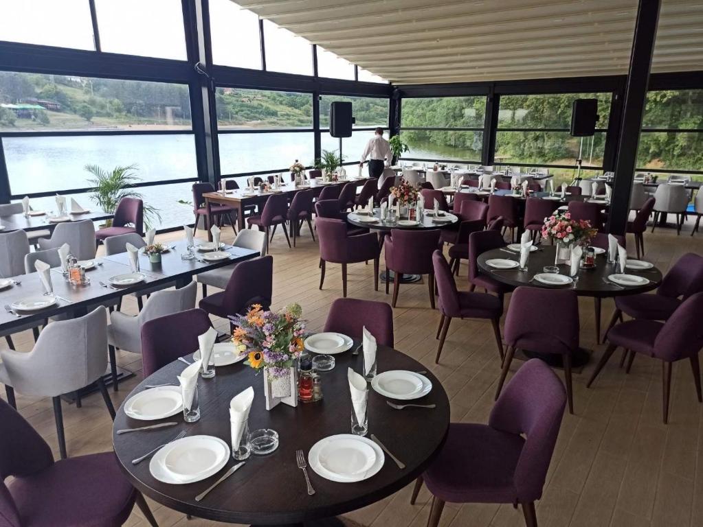 Restoran atau tempat lain untuk makan di Jezero Kudrec