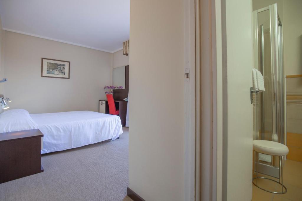 En eller flere senger på et rom på Hotel Fabricia