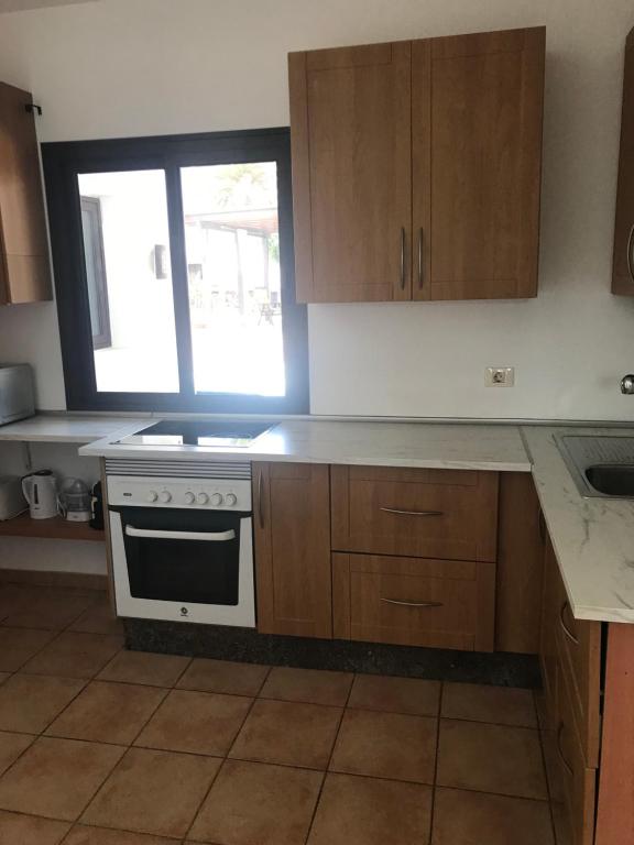 A kitchen or kitchenette at Casa Dylan