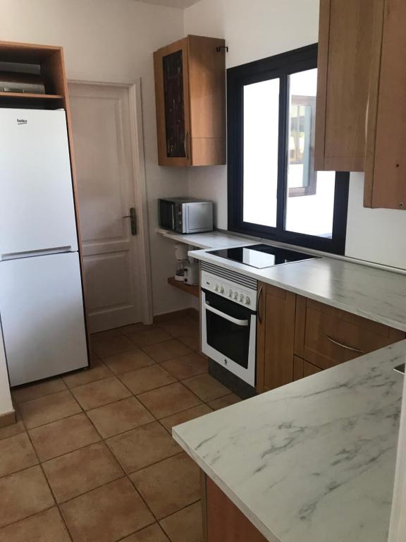 A kitchen or kitchenette at Casa Dylan