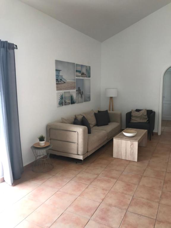 A seating area at Casa Dylan