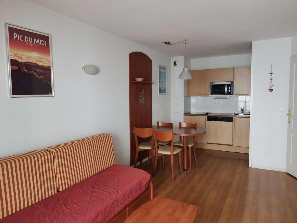 Dapur atau dapur kecil di Appartement T2 pour 4 pers. avec terrasse, piscine couverte et salle de fitness, proche des pistes - FR-1-404-199