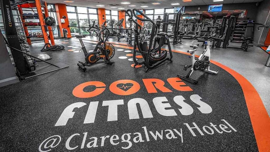 Fitness centrum a/nebo fitness zařízení v ubytování Claregalway Hotel