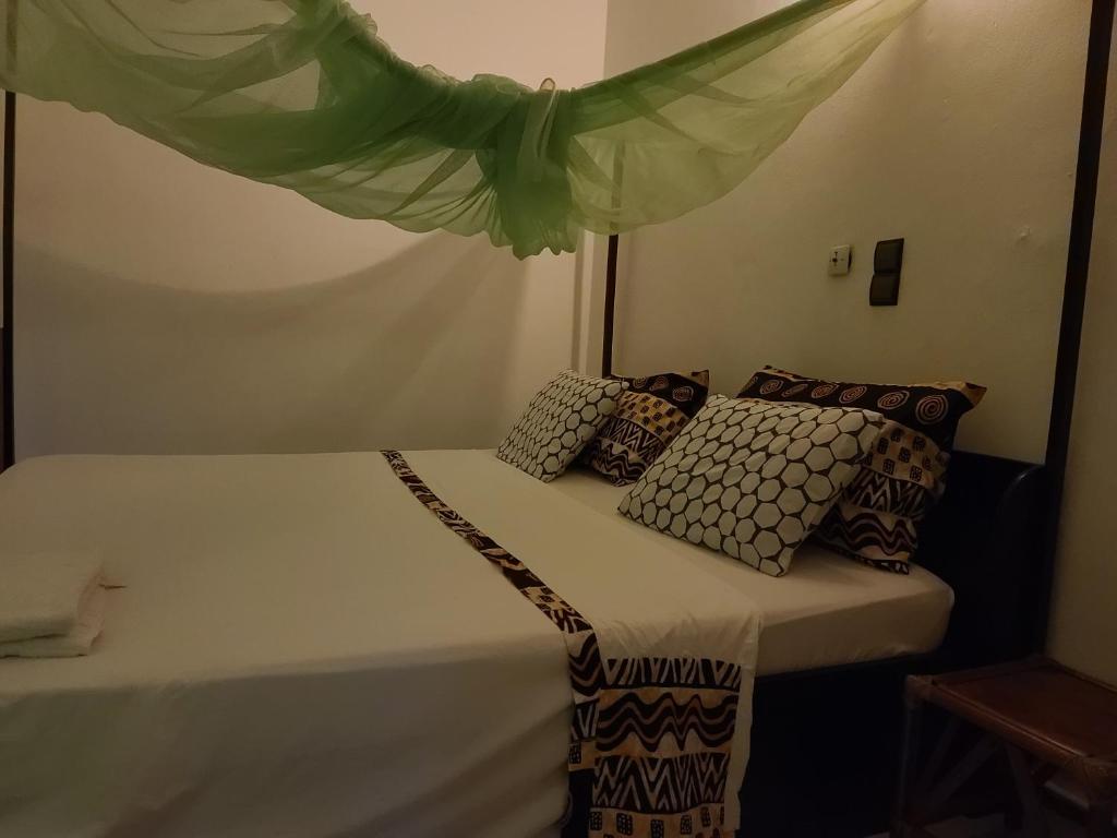 Llit o llits en una habitació de Guesthouse Cocotiers Cotonou