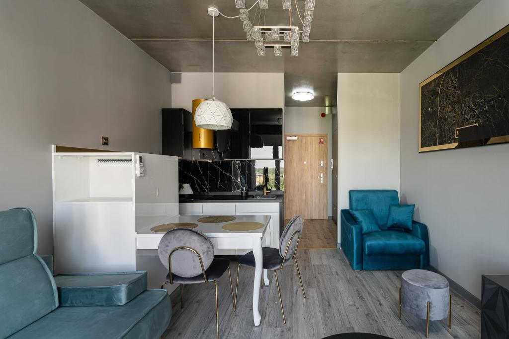 Kuchyňa alebo kuchynka v ubytovaní RentPlanet - Apartamenty Zarembowicza