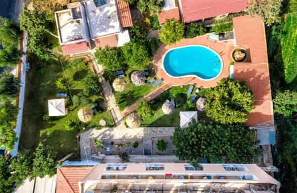 Bazén v ubytování Harmony Hotel & Studio nebo v jeho okolí