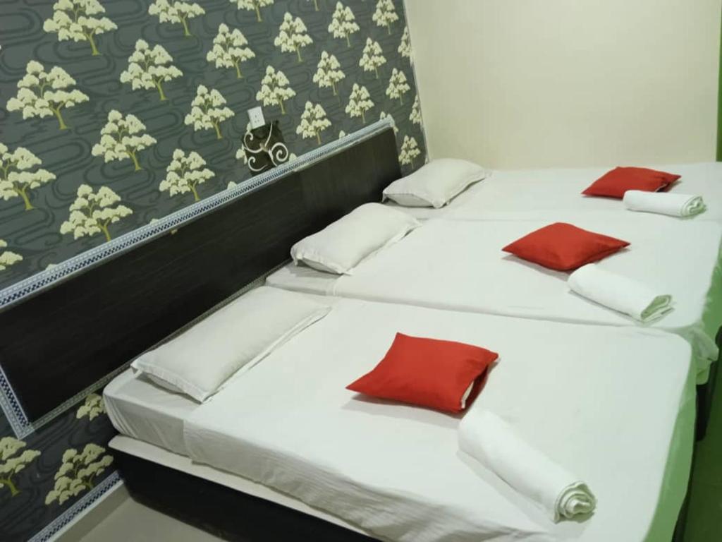 Postel nebo postele na pokoji v ubytování EZI HOTEL KLANG