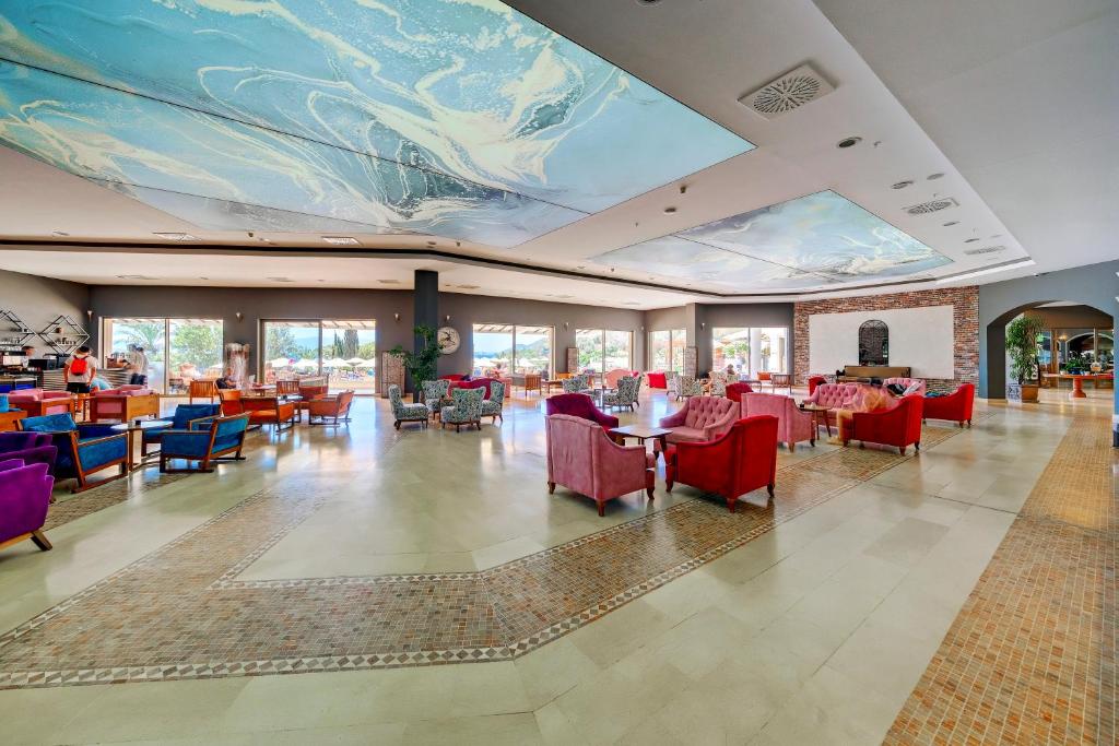A restaurant or other place to eat at Yasmin Bodrum Resort