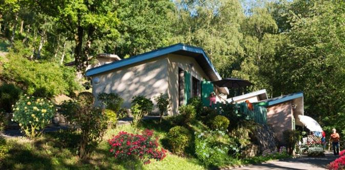 Vonkajšia záhrada v ubytovaní village vacances du camboussel