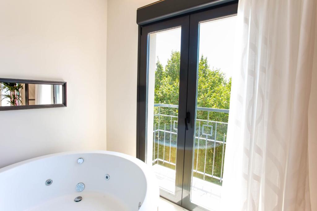 Reina Victoria La Plaza, Alicante – Updated 2023 Prices