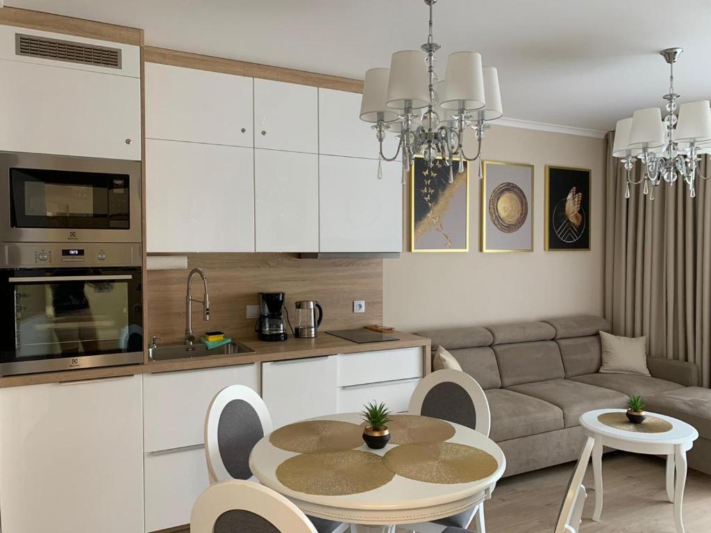 Кухня или кухненски бокс в Apartments Porta Baltica Premium