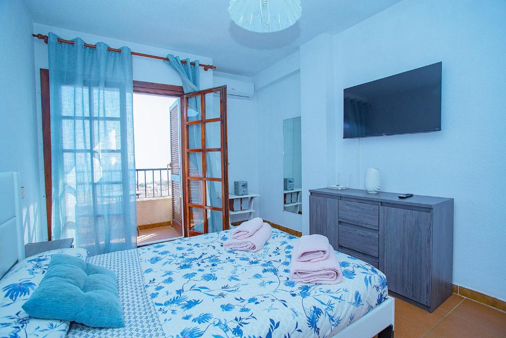 A bed or beds in a room at 042 Peaceful Mar View - Alicante Holiday