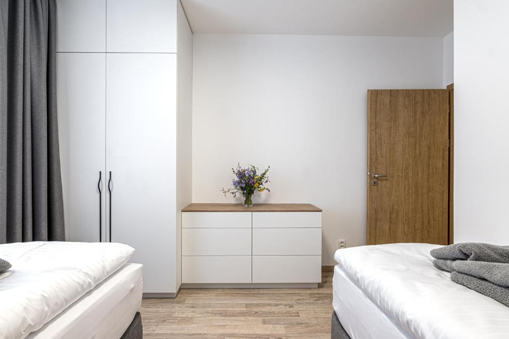 Postel nebo postele na pokoji v ubytování Hubertus Karlova Studánka