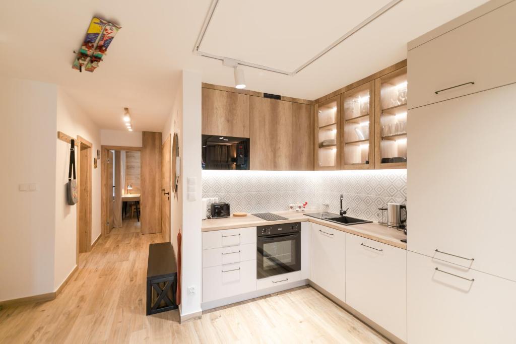 Kuchyň nebo kuchyňský kout v ubytování Wisła - Centrum, Apartament z Wiślaczkiem - Dream Apart