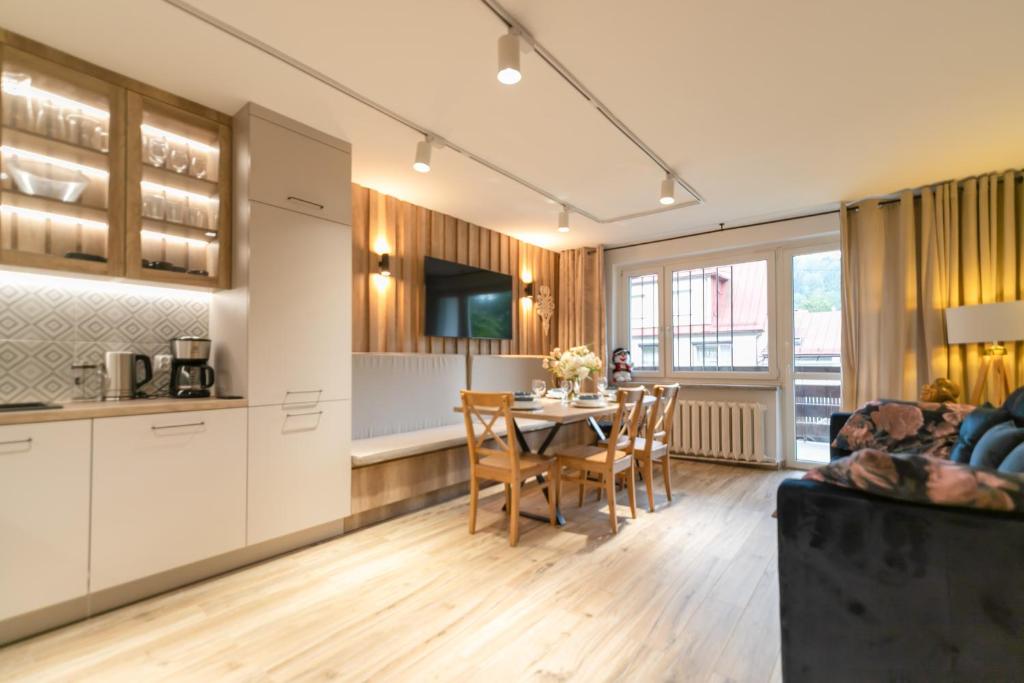 Kuchyň nebo kuchyňský kout v ubytování Wisła - Centrum, Apartament z Wiślaczkiem - Dream Apart