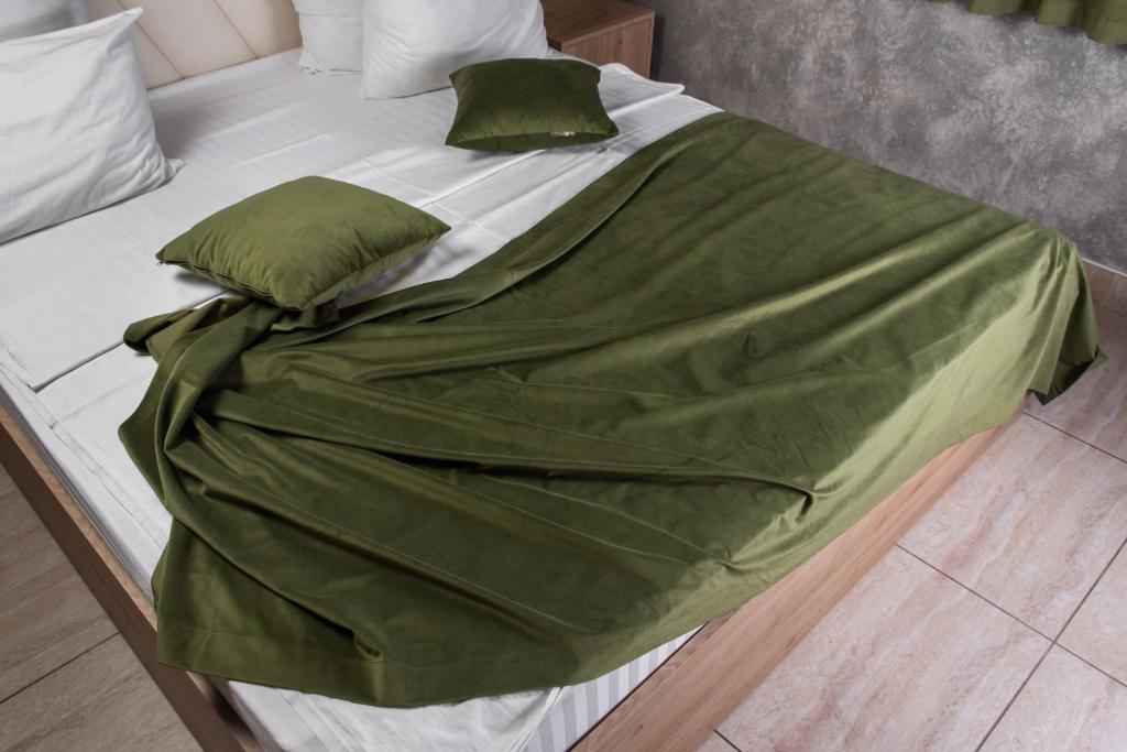 Postel nebo postele na pokoji v ubytování Avan Plaza Hotel