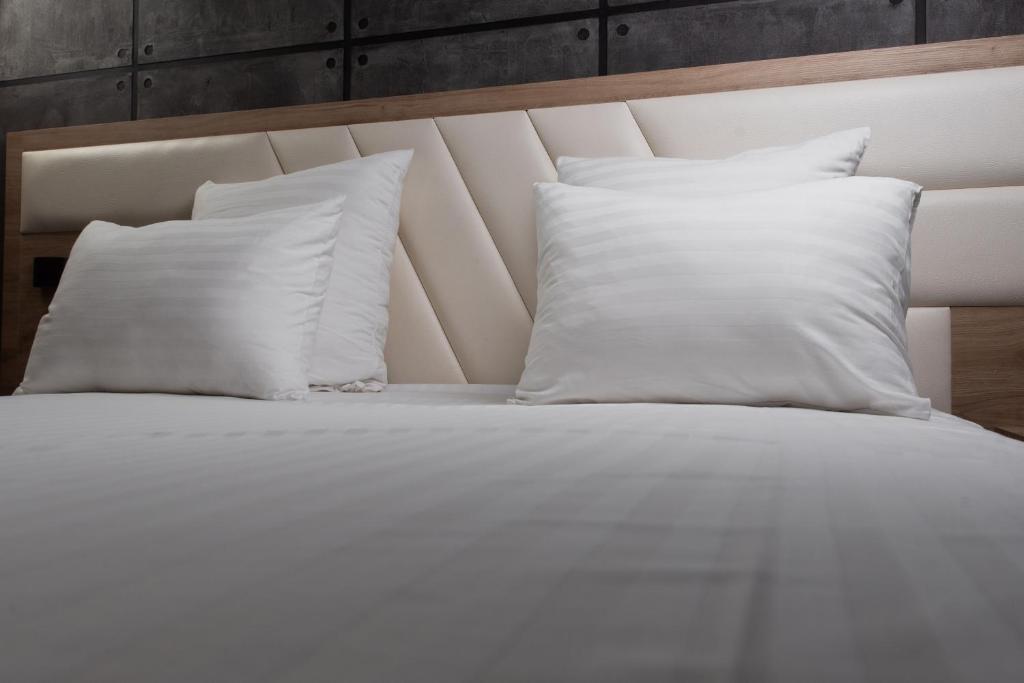 Postel nebo postele na pokoji v ubytování Avan Plaza Hotel