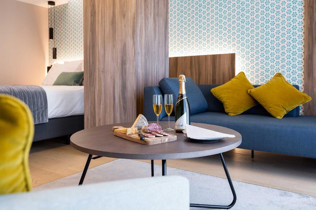 Postel nebo postele na pokoji v ubytování The Central Kirchberg - Smart ApartHotel