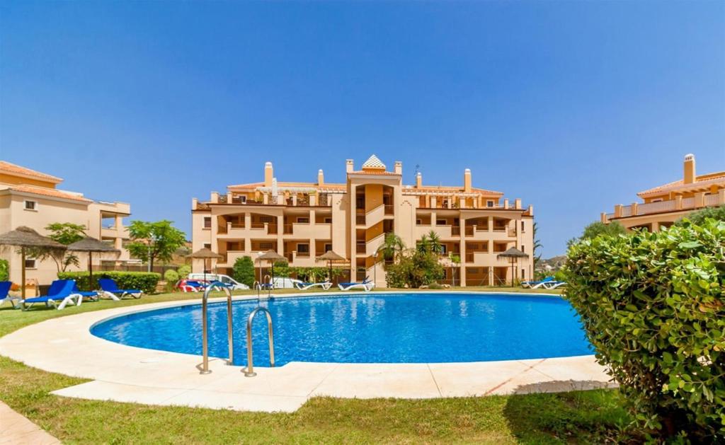 Bazén v ubytovaní Apartamento en Calanova Golf- Cala de Mijas alebo v jeho blízkosti