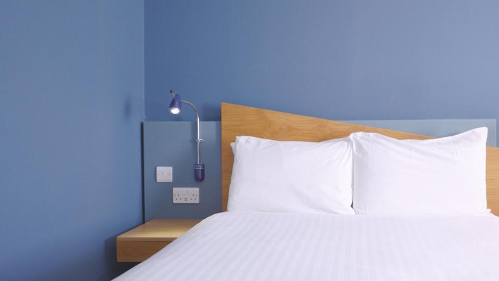 Postel nebo postele na pokoji v ubytování Holiday Inn Express Aberdeen City Centre by IHG