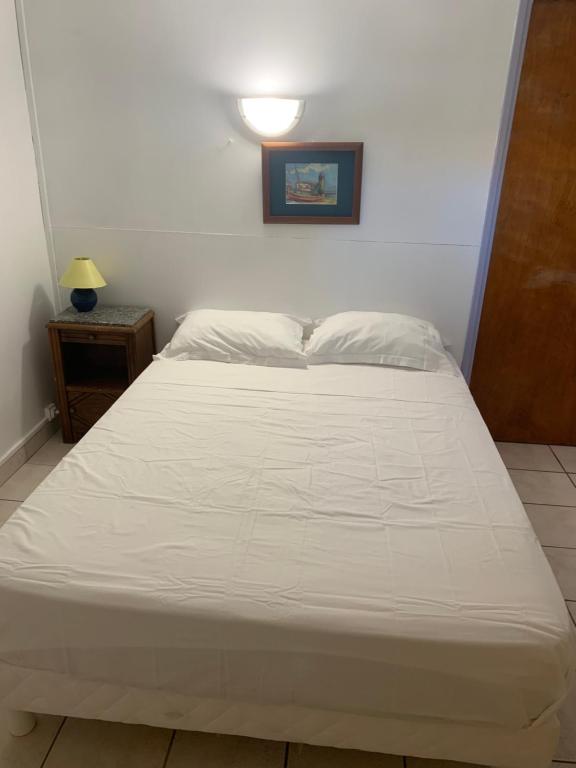 Posteľ alebo postele v izbe v ubytovaní Appartement en rdc à argeles sur mer