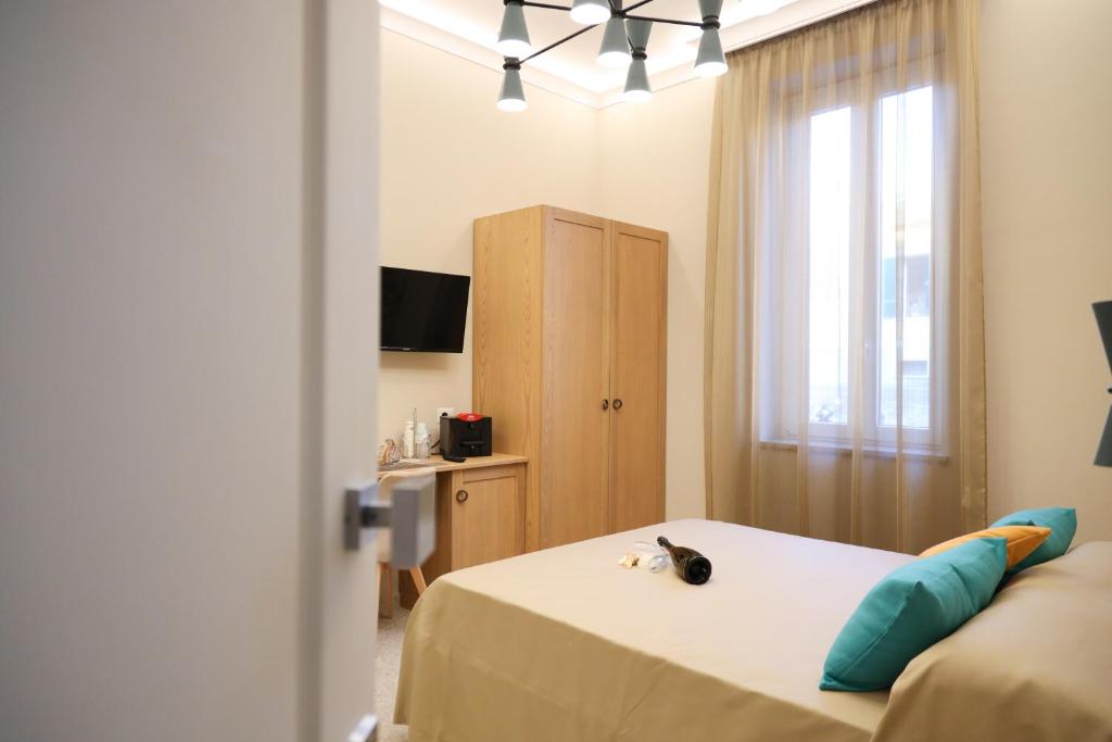 A bed or beds in a room at Don Francisco Rooms - TROPEA