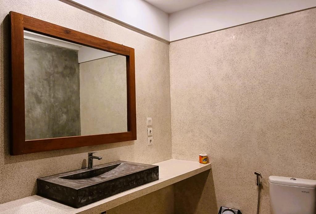 Un baño de Guava Garden