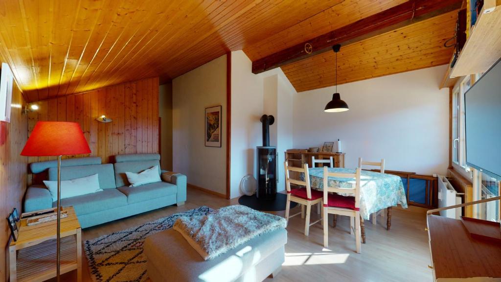 Posezení v ubytování Beautiful apartment for 4 people with a splendid view of les Dents du Midi