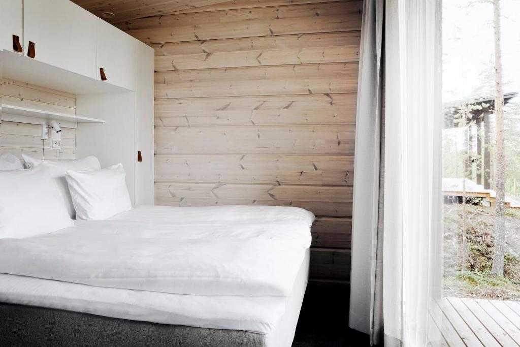 Postel nebo postele na pokoji v ubytování Arctic TreeHouse Hotel