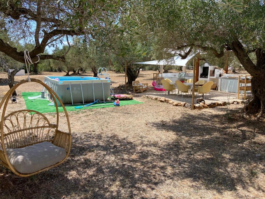 Bazén v ubytování Paraiso Bell Tent nebo v jeho okolí