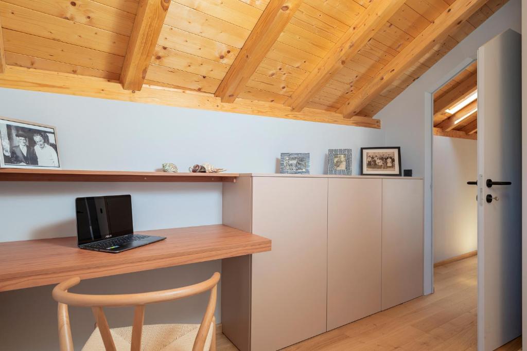 Televízia a/alebo spoločenská miestnosť v ubytovaní Zani-Lux ZF Hvar
