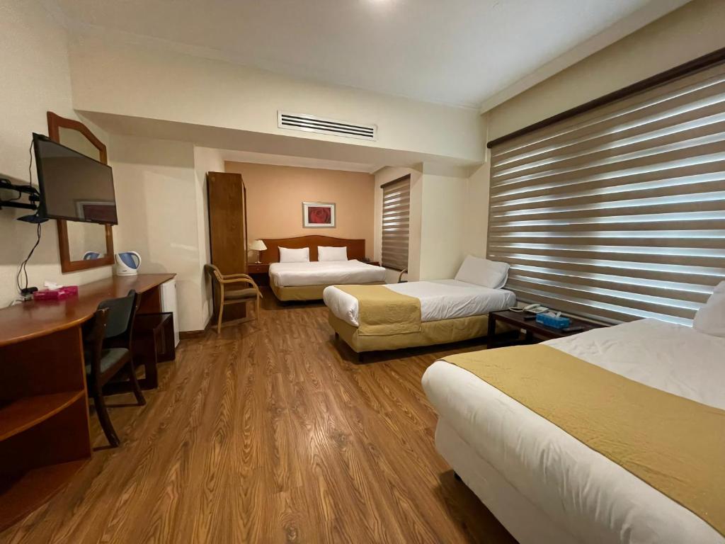 Rozana Hotel - Comfort Quadruple Room