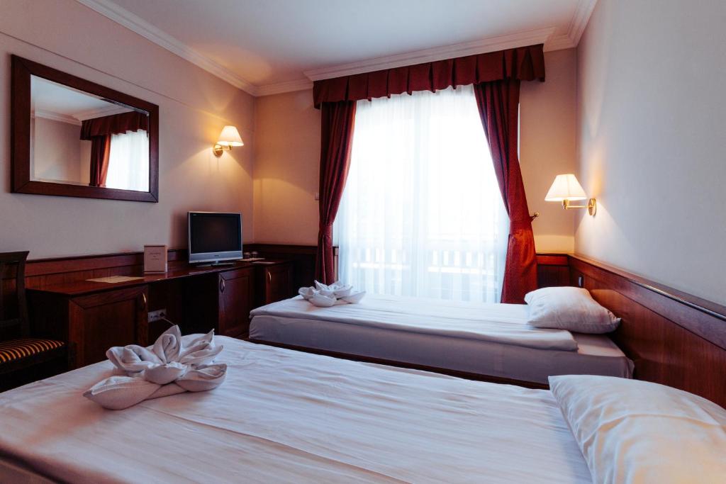 Postel nebo postele na pokoji v ubytování Hotel Ködmön