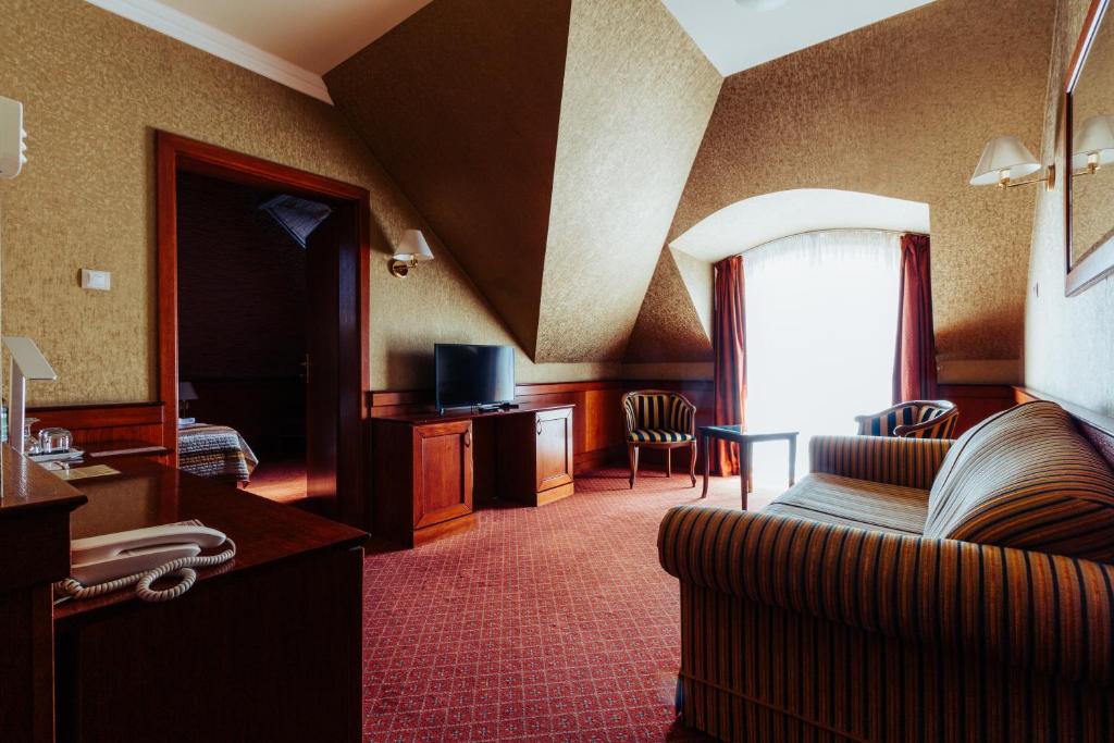 TV a/nebo společenská místnost v ubytování Hotel Ködmön