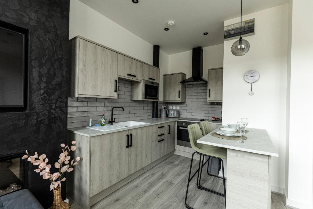 Spire Accommodations Ltd - Luxury One-Bedroom Apartment