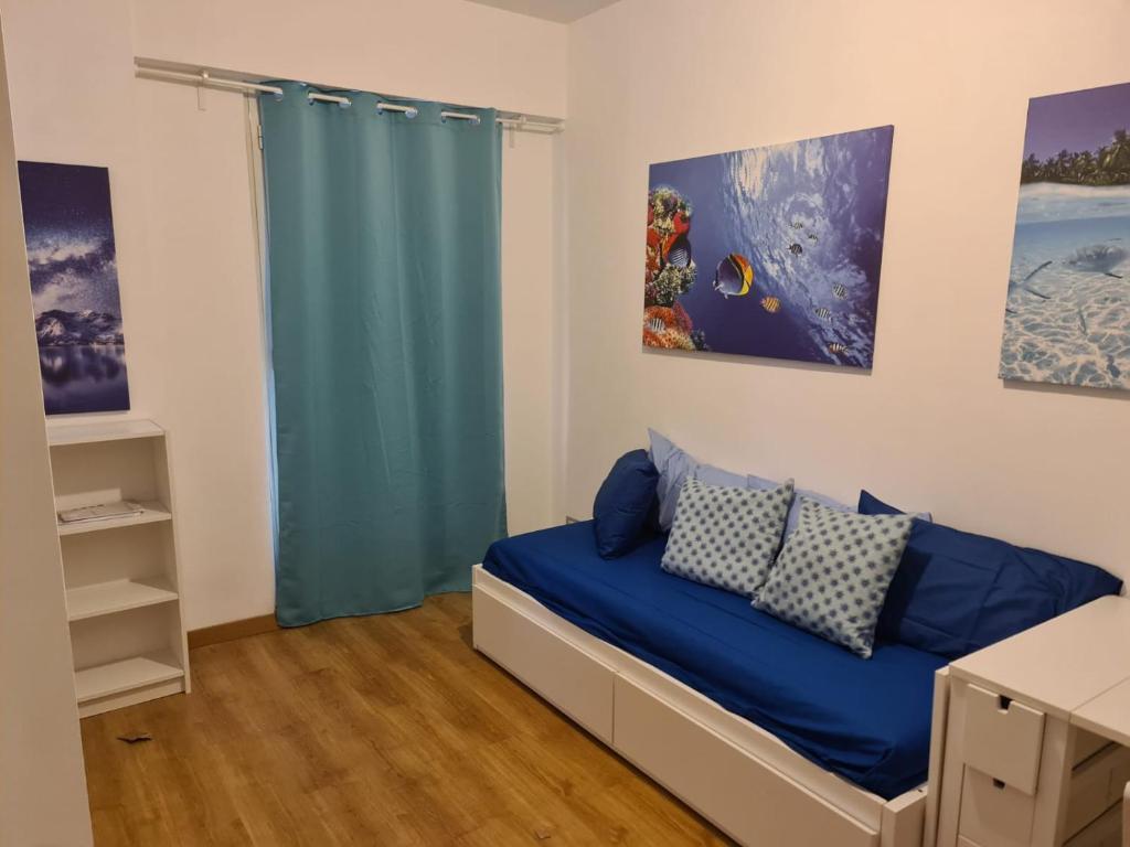 a bedroom with a blue couch in a room at Sunshine Apartment in Rome
