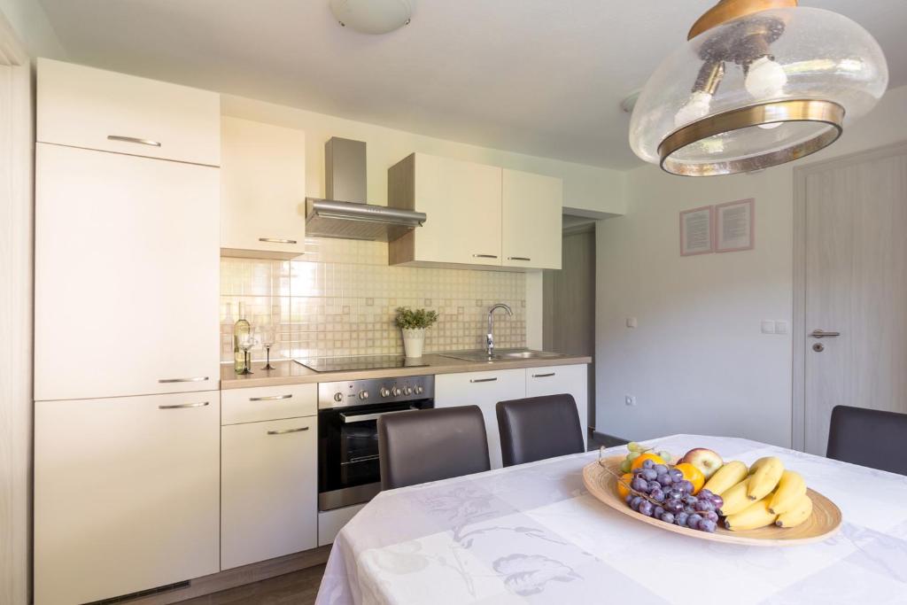 Kuchyň nebo kuchyňský kout v ubytování Apartments Fine Stay Slovenia