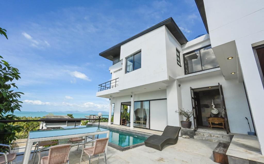 Hồ bơi trong/gần BANGPOR NICE SEAVIEW VILLA
