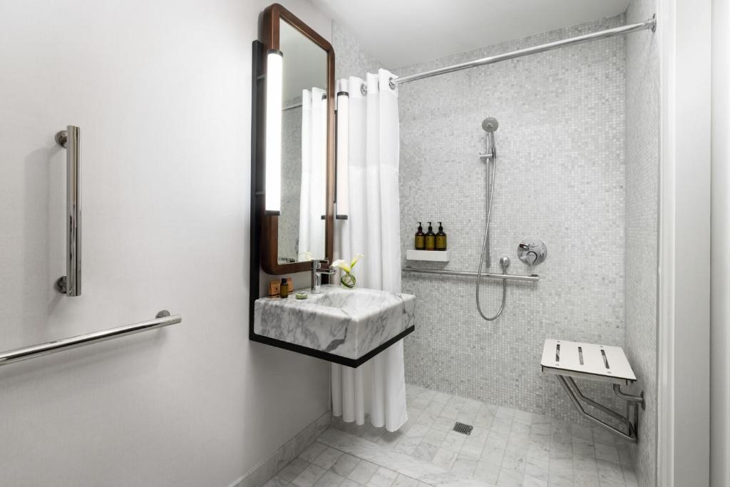 The James New York - NoMad - Queen Room - Disability Access