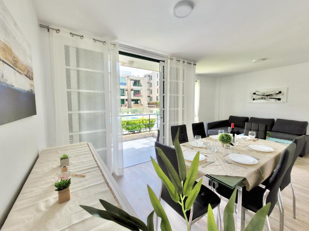 Las Viñas Playa Americas Apartment with Pool & Terrace