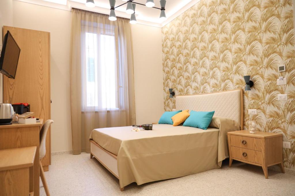 A bed or beds in a room at Don Francisco Rooms - TROPEA