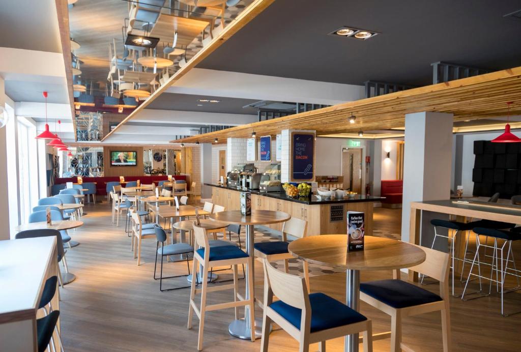 Posezení v ubytování Holiday Inn Express Aberdeen City Centre by IHG