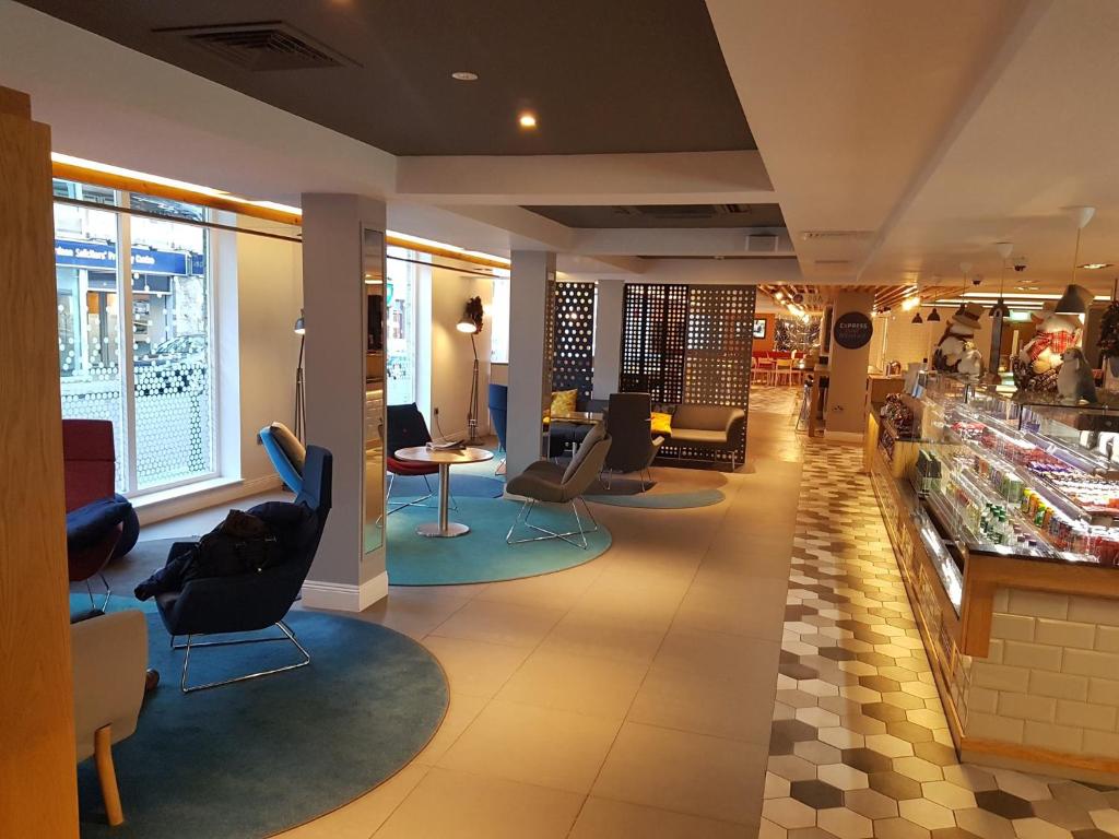 Posezení v ubytování Holiday Inn Express Aberdeen City Centre by IHG