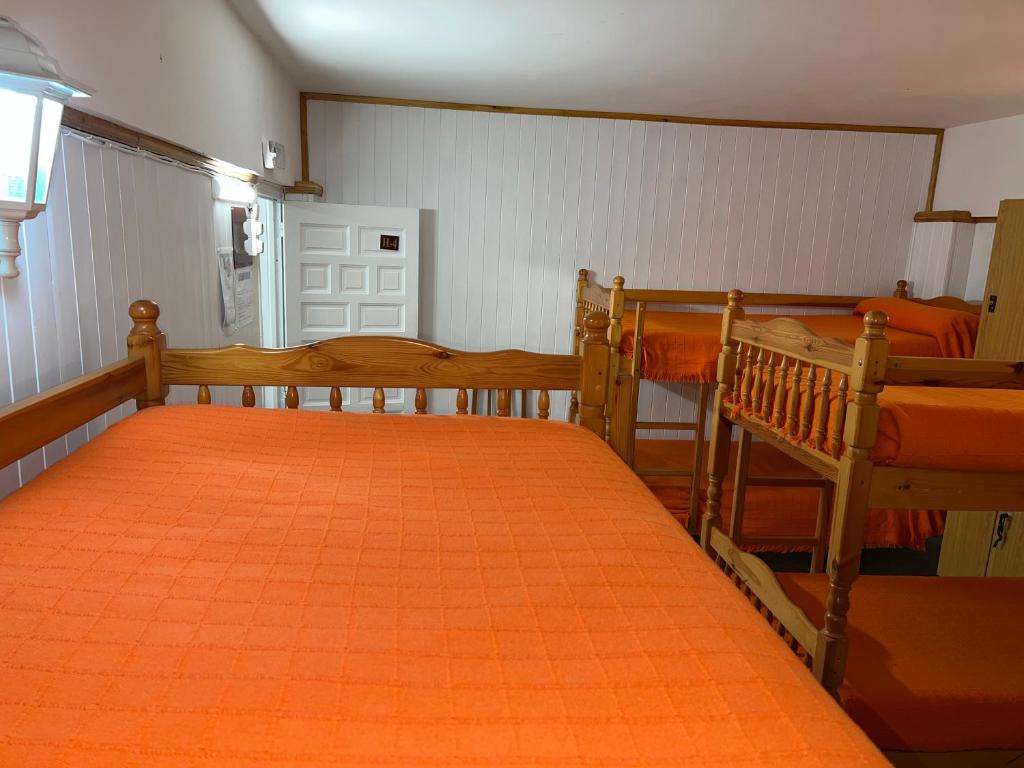 Cama o camas de una habitación en Bungalows & Albergue La Playa